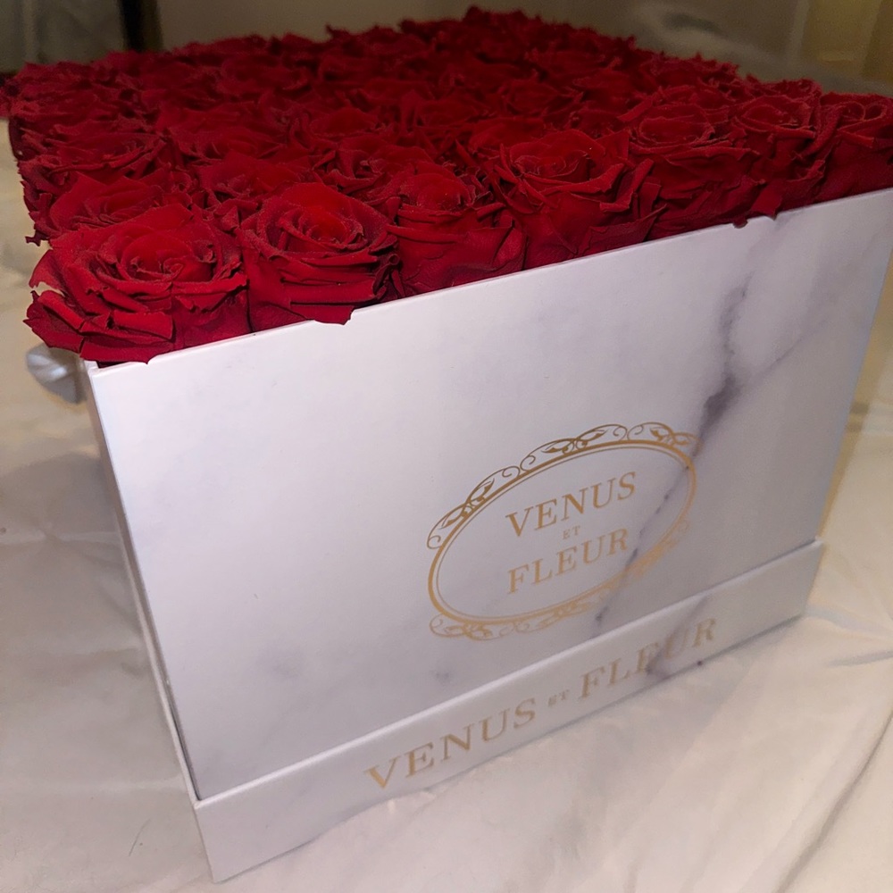 Venus Et Fleur Large Square Box Flowers